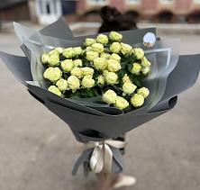 Букет Белые кустовые розы Солинеро в Урае